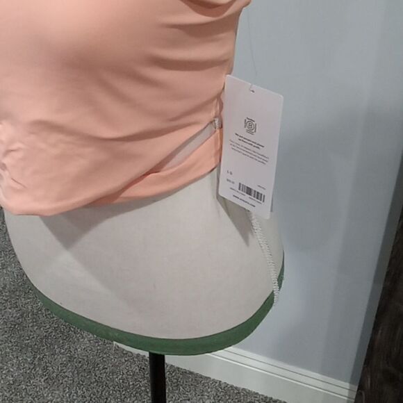 Athleta Conscious Cut Out Crop peach / orange workout top size XS NWT - Picture 4 of 6